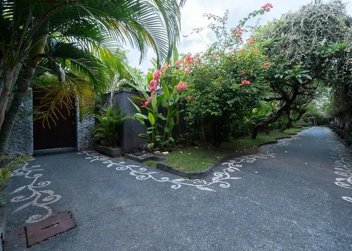 Karen's Tropical Villa