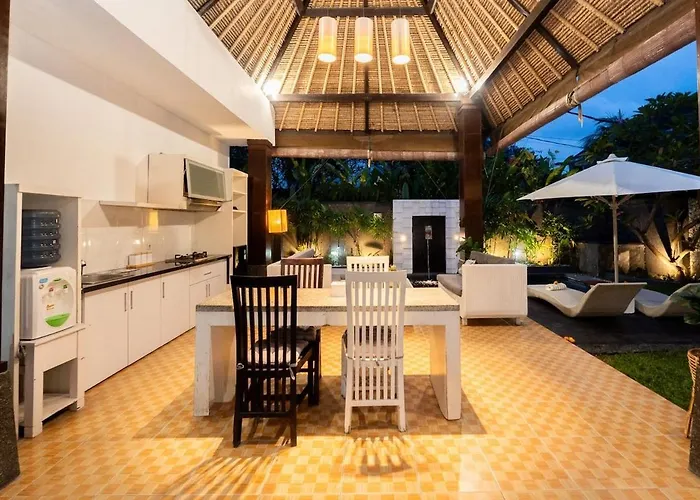 Karen's Tropical Villa *