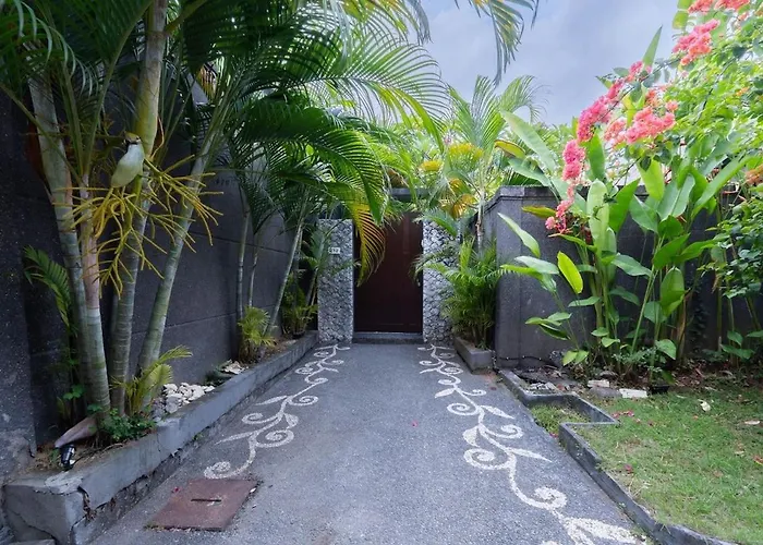 Karen's Tropical Villa